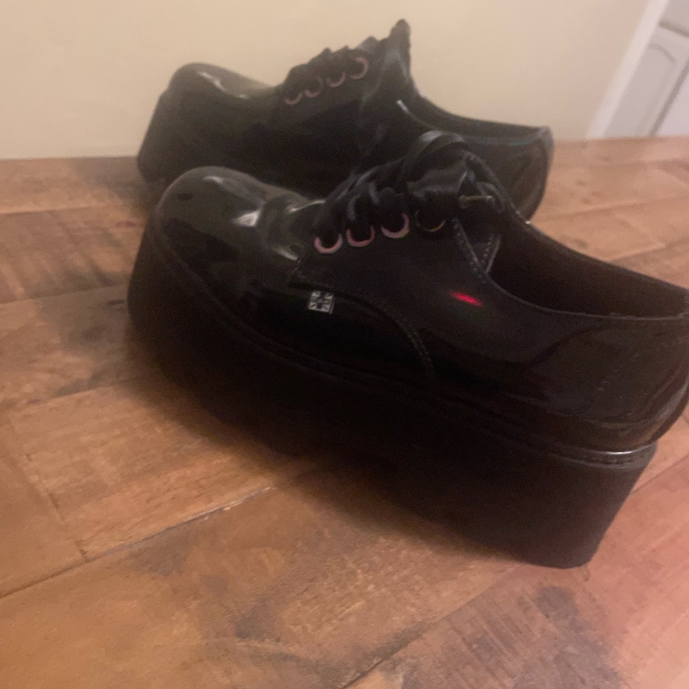 T.U.K. lace up vegan patent leather creeper loafer size 6